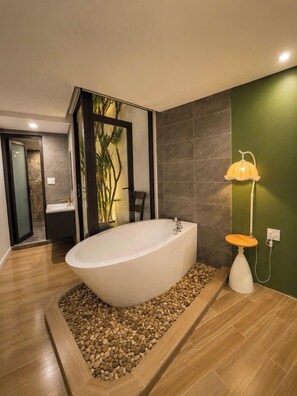 Dusche, Haartrockner, Bidet, Handtücher