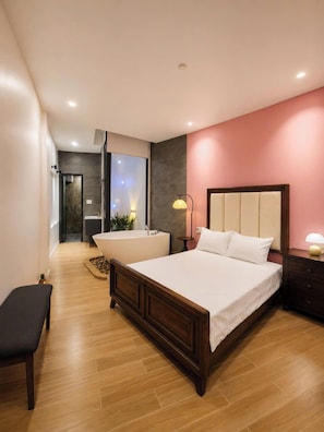 9 bedrooms, iron/ironing board, free WiFi, bed sheets