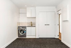Interior - Lake Haven 3 - modern apartment close to lake and town (Taupō)