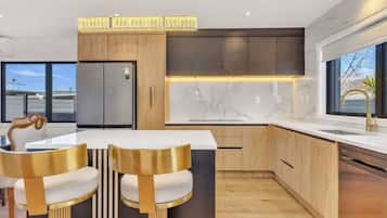 Fridge, stovetop, dishwasher, toaster