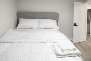2 chambres, fer et planche à repasser, Wi-Fi, draps fournis