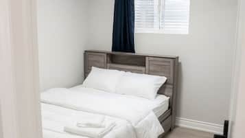 2 bedrooms, iron/ironing board, WiFi, bed sheets