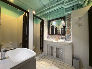 Bathroom - Merge Hostel Chinatown (Krung Thep Maha Nakhon)
