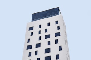 A tall, modern building with a flat roof and multiple windows. - Form Hotel Dubai (Dubai)