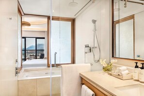 A modern bathroom with a bathtub, shower, and vanity. - Intercontinental Fujairah Resort (FUJAIRAH)