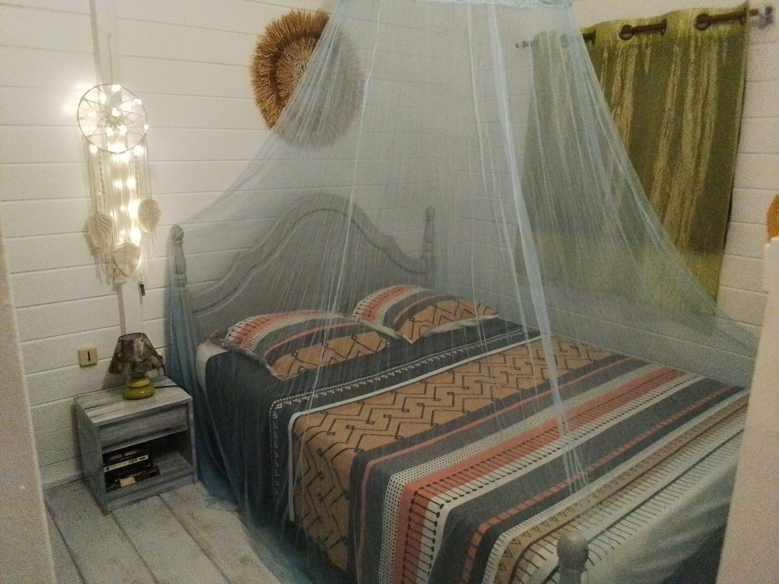 1 habitación, tabla de planchar con plancha, wifi gratis y ropa de cama 