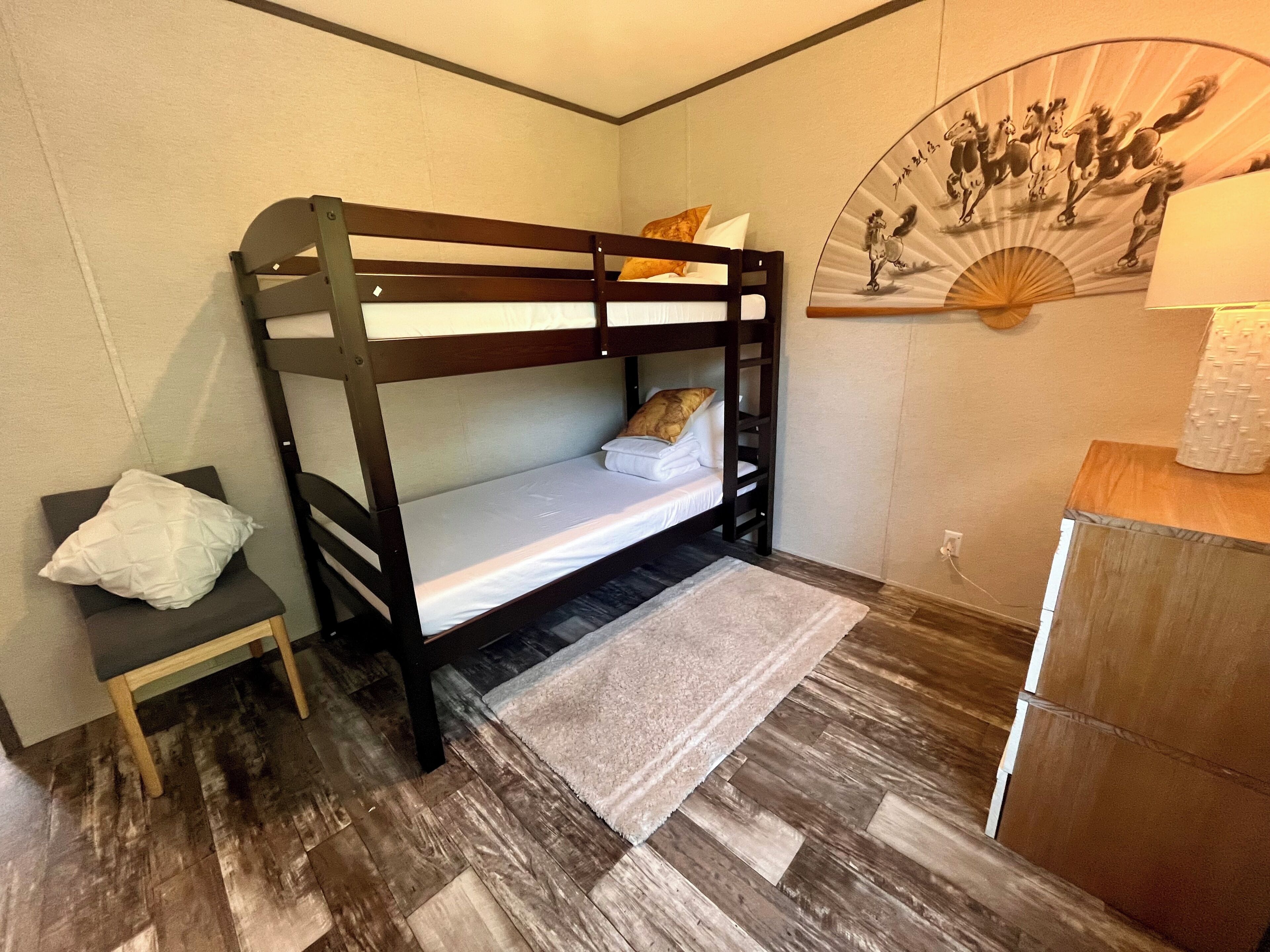 2 chambres, fer et planche à repasser, Wi-Fi gratuit, draps fournis
