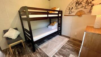 2 bedrooms, iron/ironing board, free WiFi, bed sheets