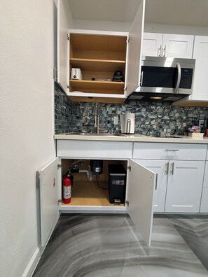 Private kitchen - “Vegas Oasis Retreat • 1GB WiFi • Private Patio • Free Parking”Snacks!!!! (Las Vegas)