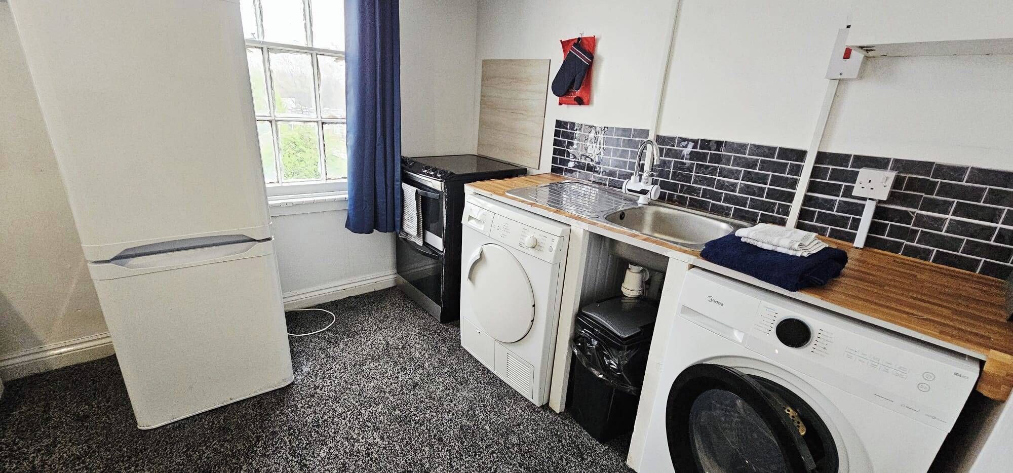 Fridge, oven