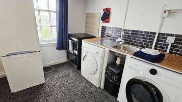 Fridge, oven