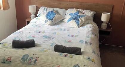Cabin Sleeps 6 with Garden and Pets Welcome