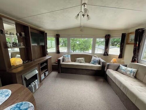 Cabin Sleeps 6 with Garden and Pets Welcome