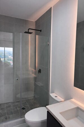 Hair dryer, towels, soap, toilet paper - Stylish 1BR in Art Haus  Walk to Restaurants & Nightlife (San Salvador)