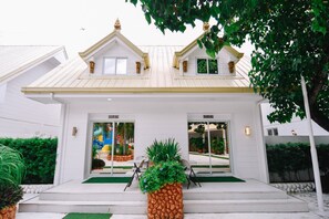 Villa Premier, vista a la alberca | Exterior