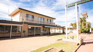 A motel with a flat roof, large windows, and a sign indicating 'Flinders Motel on Main.'