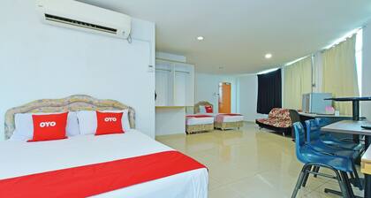 OYO 90494 Sam Huat Hotel
