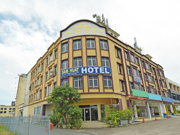 A hotel with a prominent sign reading "SAM HUAT HOTEL".