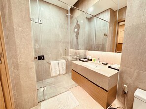 Hair dryer, towels, soap, toilet paper - Lancaster Luminaire - Hoba Housing (Hà Nội)