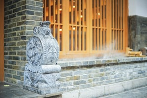 Exterior detail - Gongxili - Yujian Hotel (Kunming)