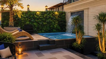Outdoor pool, open 6:30 AM to 7:00 PM, pool umbrellas, sun loungers