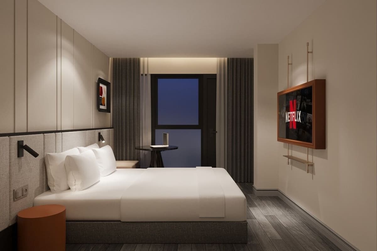 Executive Old Quarter View | Hypo-allergenic bedding, minibar, in-room safe, desk