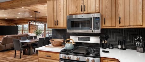 Micro-ondes, four, plaque de cuisson, lave-vaisselle