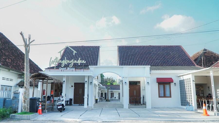 D' Mangkuyudan Luxury Guest House