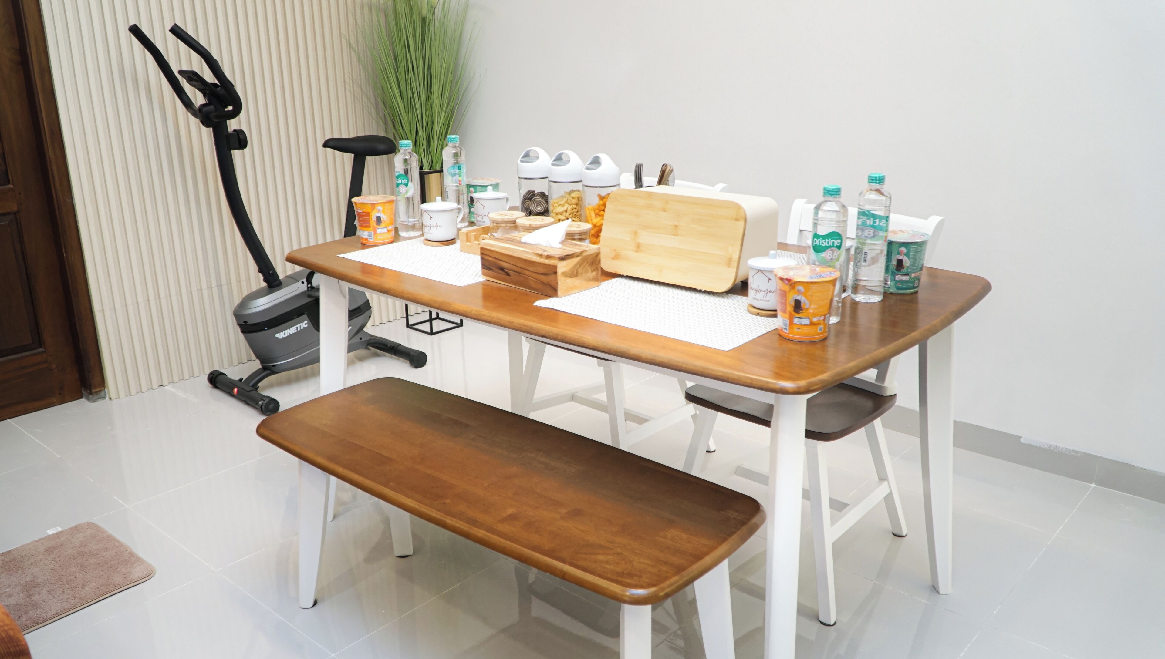 Family Suite, 2 Bedrooms | Dining