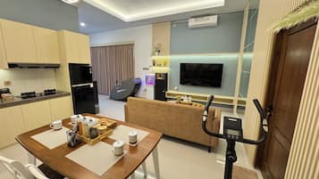 Suite Keluarga, 2 kamar tidur | Tempat makan