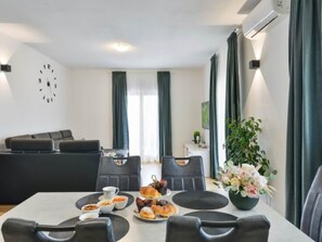 Dining - Holiday house Antonia with pool by Interhome (Zemunik)