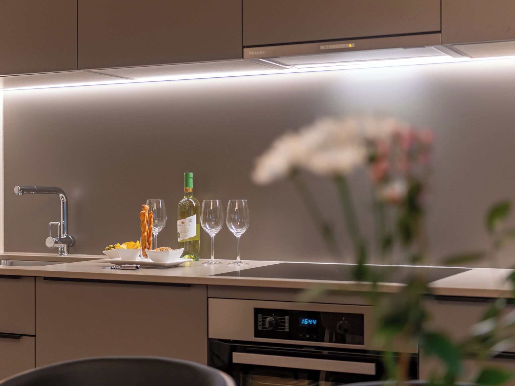 Kühlschrank, Mikrowelle, Ofen, Geschirrspüler
