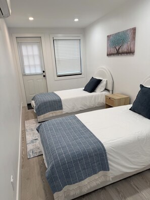 3 bedrooms, iron/ironing board, Internet, bed sheets - Modern 3 Bedroom Garden Apartment Near Subway (Brooklyn)