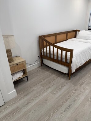 3 chambres, fer et planche à repasser, accès à Internet, literie fournie