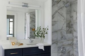 Bathroom - Sonder Dovetail (Nashville)