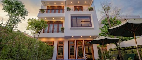 حمام سباحة