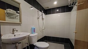 A bathroom with a sink, toilet, and shower. - Nova Hotel Ipoh by Zuzu (Ipoh)