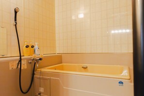 Combined shower/tub, hair dryer, towels, soap - REIBA stayle hotel  (Hokuto)