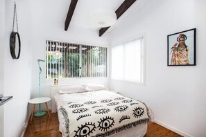 3 bedrooms, iron/ironing board, WiFi, bed sheets - The Park View At Mollymook (Mollymook Beach)