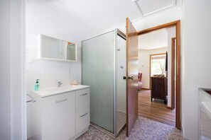 Shower - Sandy's Beach Shack at Bawley (Bawley Point)