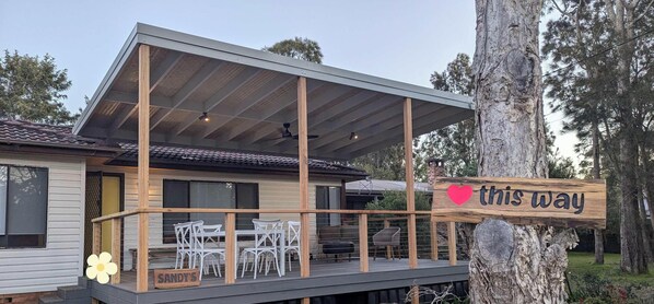 Outdoor dining - Sandy's Beach Shack at Bawley (Bawley Point)