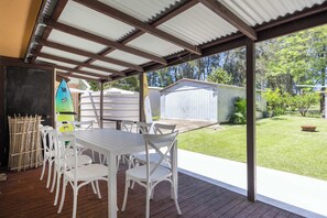 Outdoor dining - Sandy's Beach Shack at Bawley (Bawley Point)
