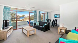 TV - Fathoms 19 at Mollymook (Mollymook Beach)