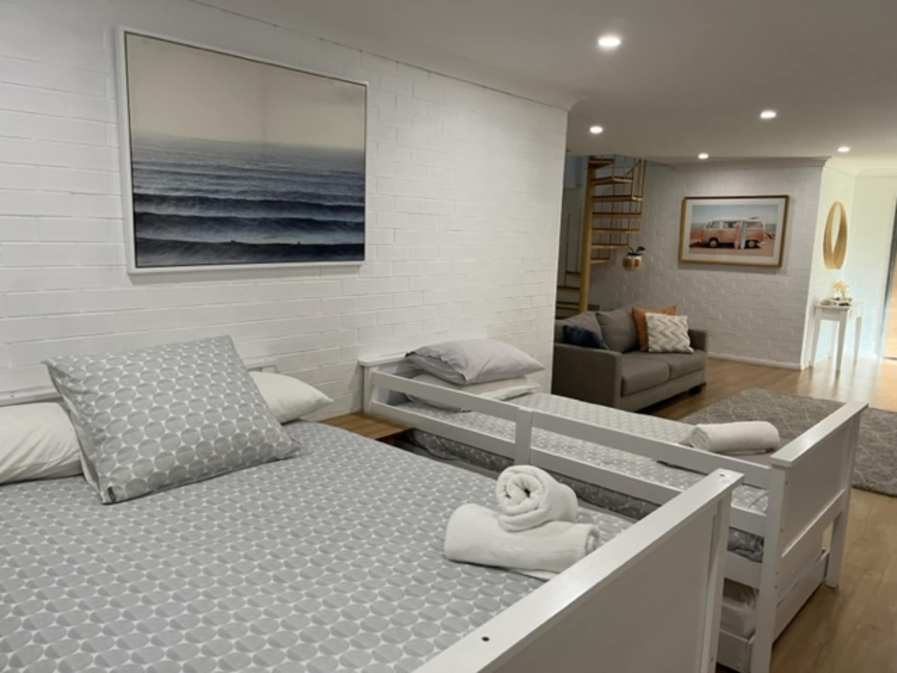 4 bedrooms, iron/ironing board, WiFi, bed sheets