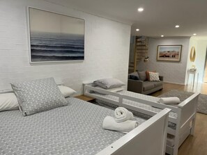 4 habitaciones, tabla de planchar con plancha, wifi y ropa de cama 
