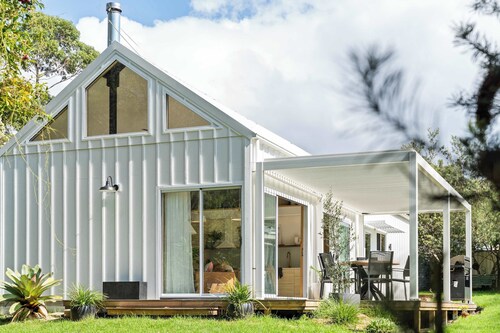Pretty Beach Barn - Charming 2-Bedroom Barn by Beaches & National Park