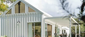 Pretty Beach Barn - Charming 2-Bedroom Barn by Beaches & National Park