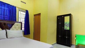 A room with a bed, a wardrobe, a chair, and a window with curtains. - Life Lavenia Kost 2 (Dumai)
