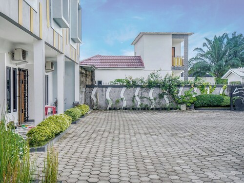 Oyo 1266 Green Palm Kostel Syariah