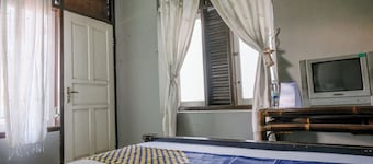 Spot On 2046 Villa Hardi